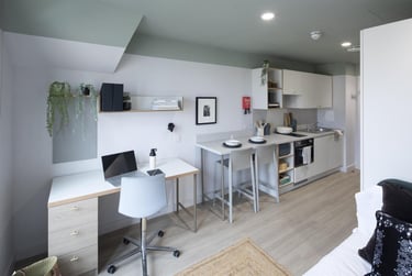 1 bed studio, Lower Gilmore Place, Fountainbridge, Edinburgh, EH39NY - Image 2